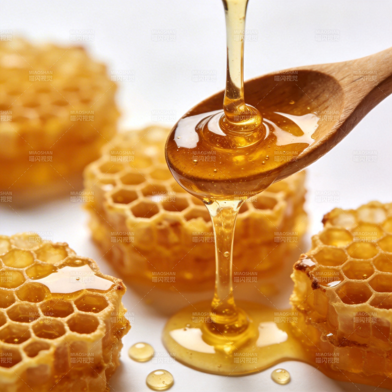 蜂蜜滴落瞬间图片