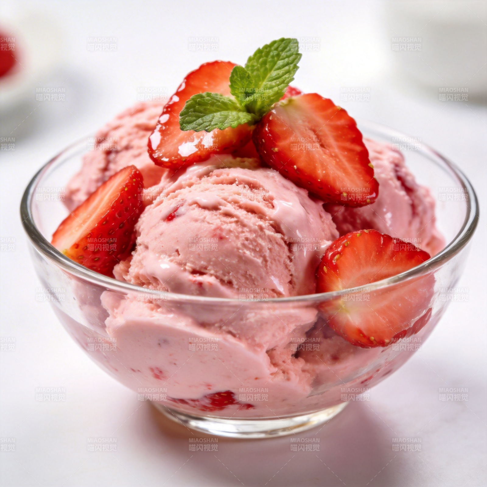 草莓冰淇淋图片