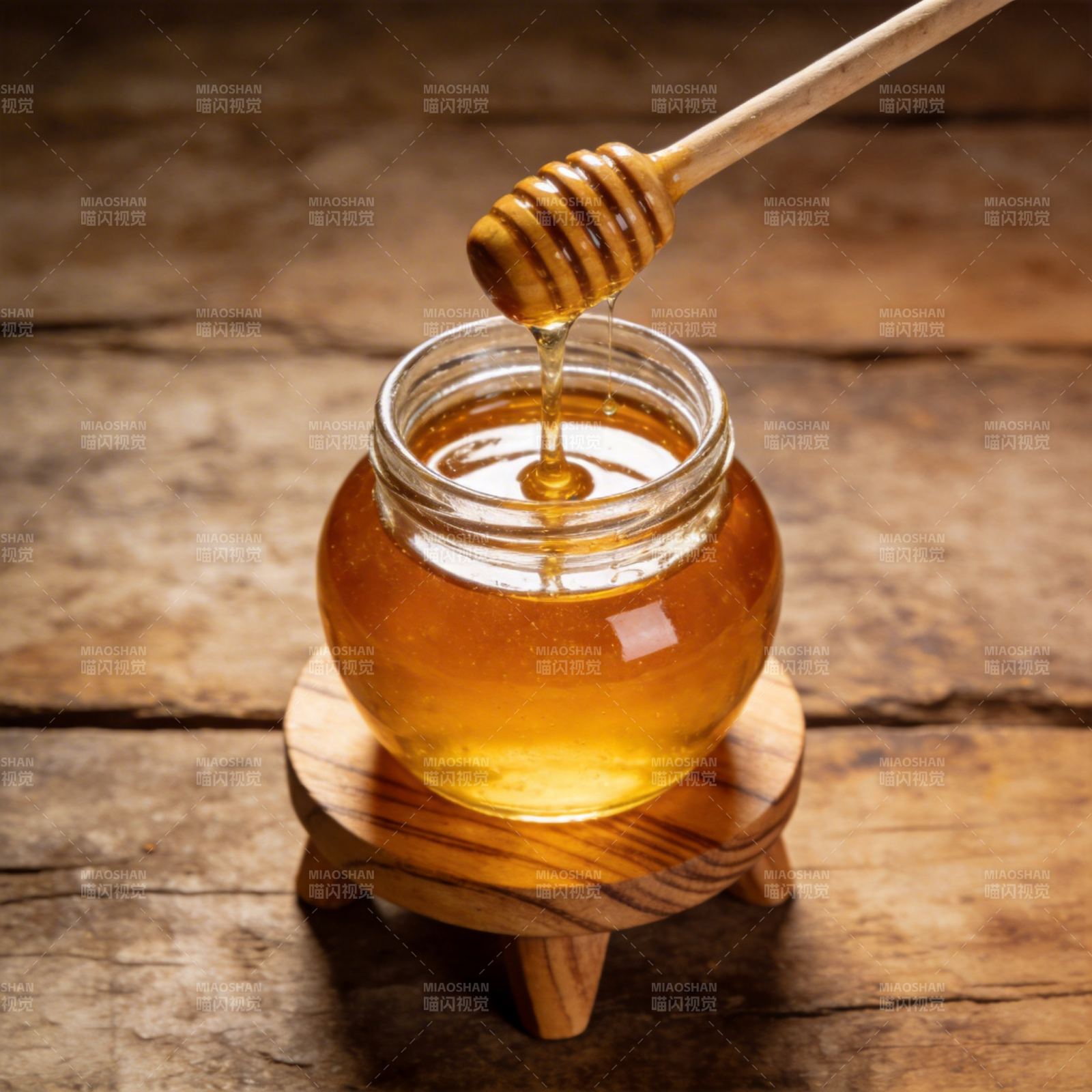 蜂蜜滴落瞬间图片