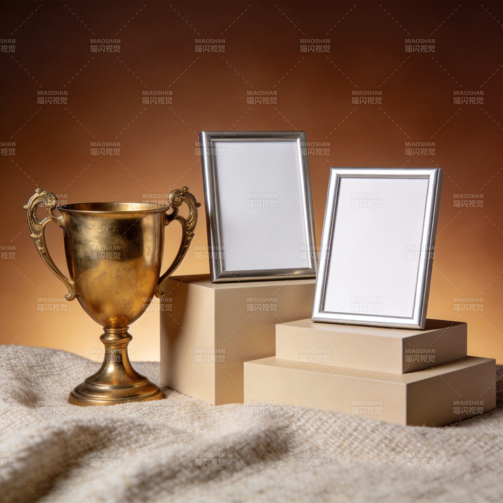奖杯与相框静物图片