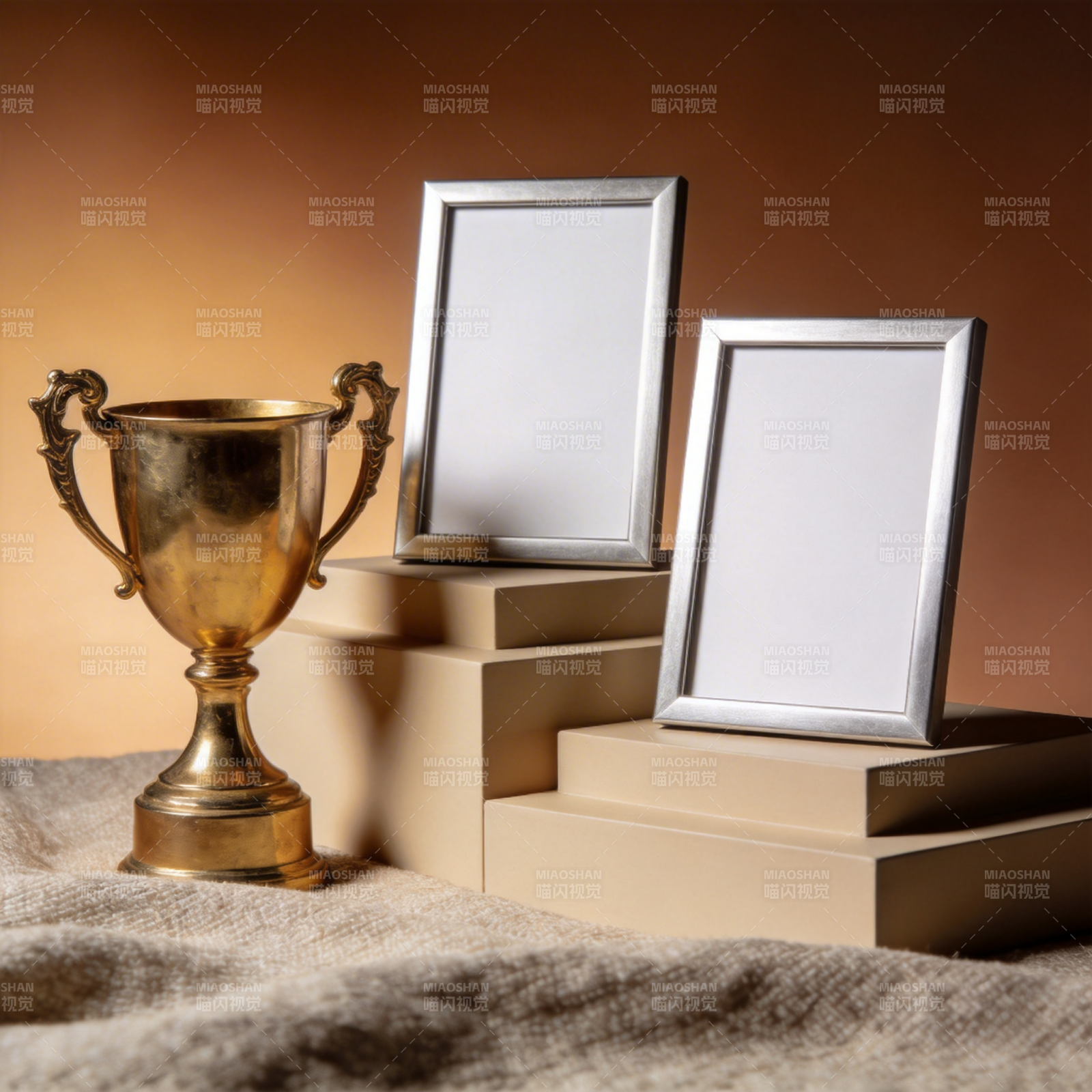 奖杯与相框静物图片