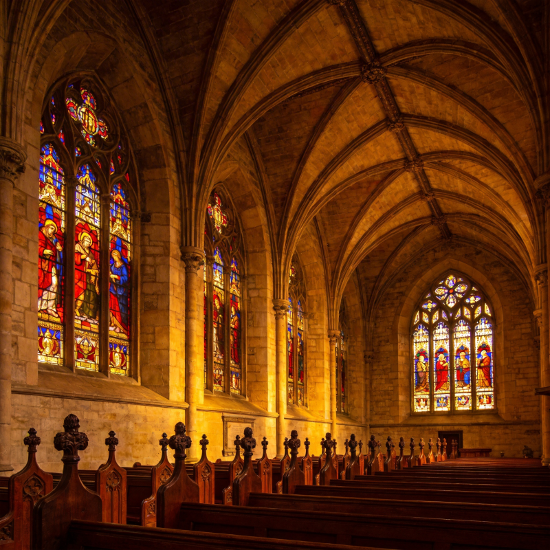 教堂彩窗光影图片