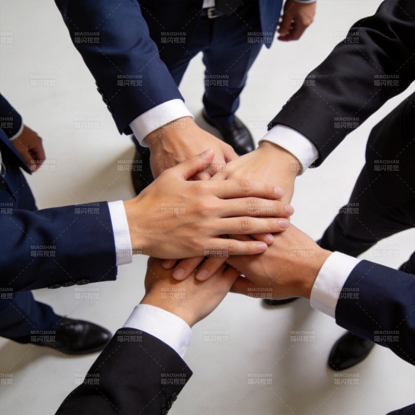 团结协作 共筑未来图片