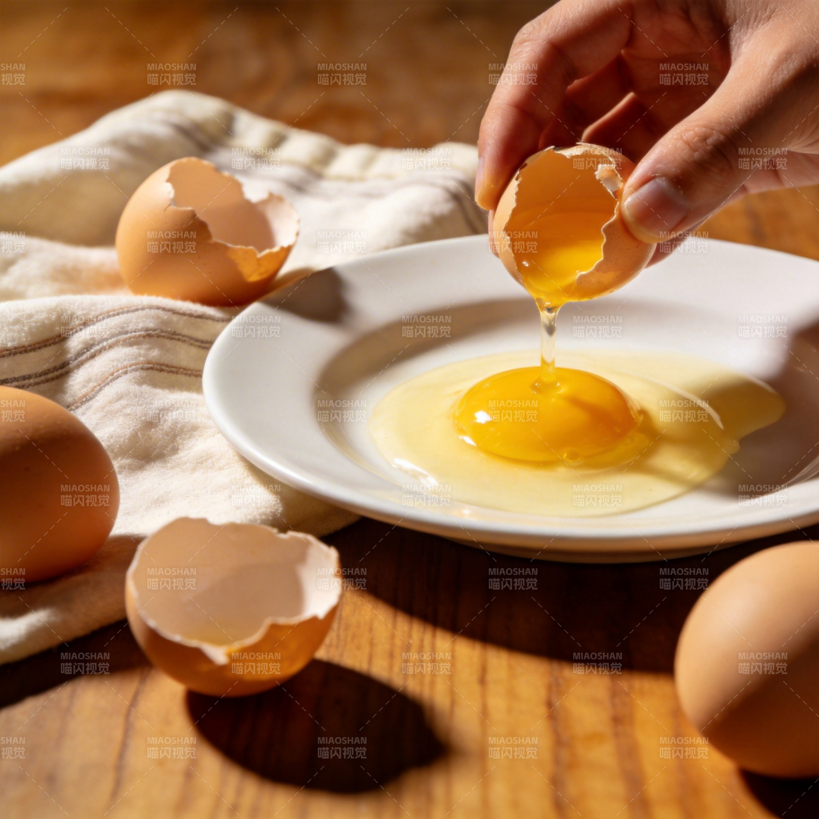 蛋黄入盘图片