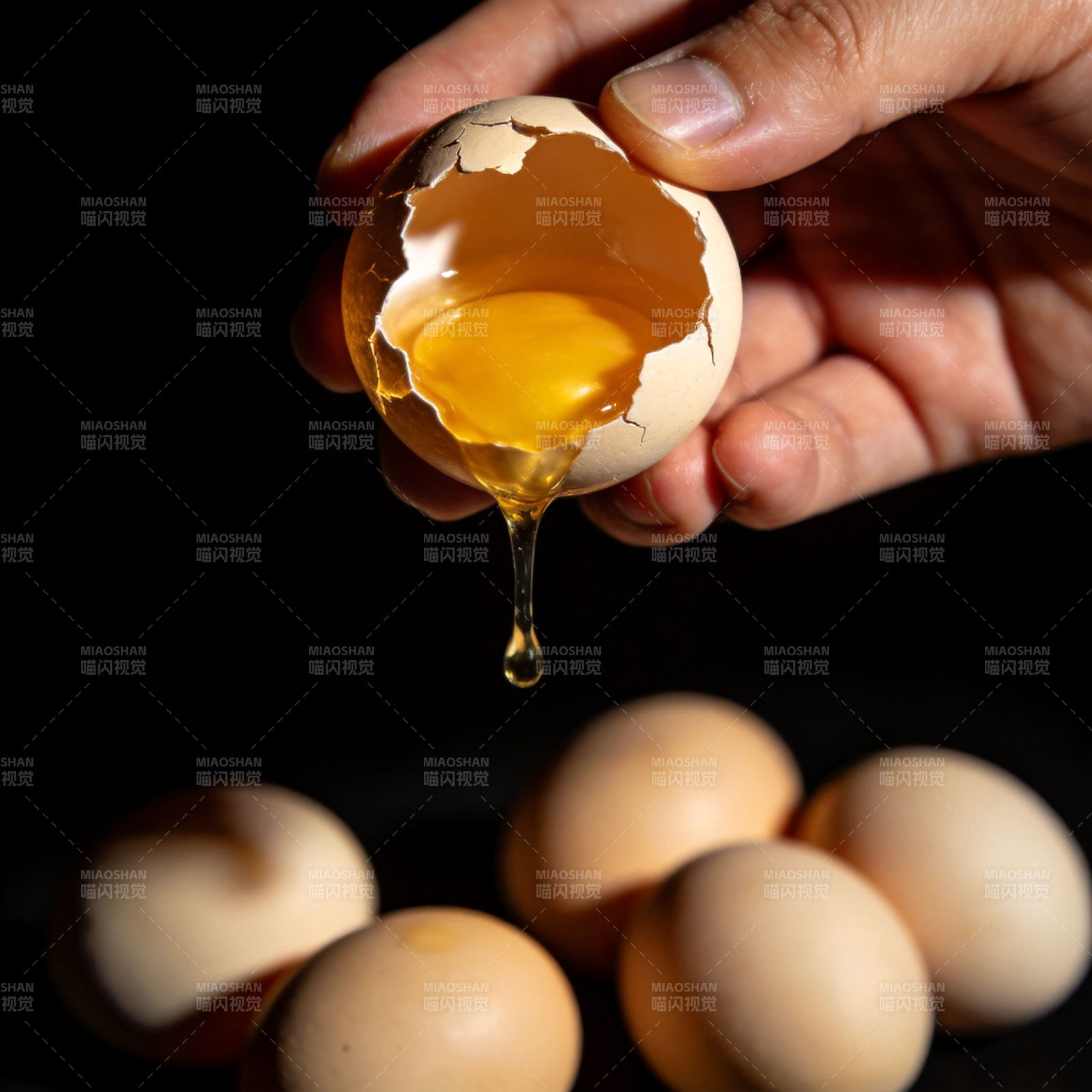 蛋黄滴落瞬间图片