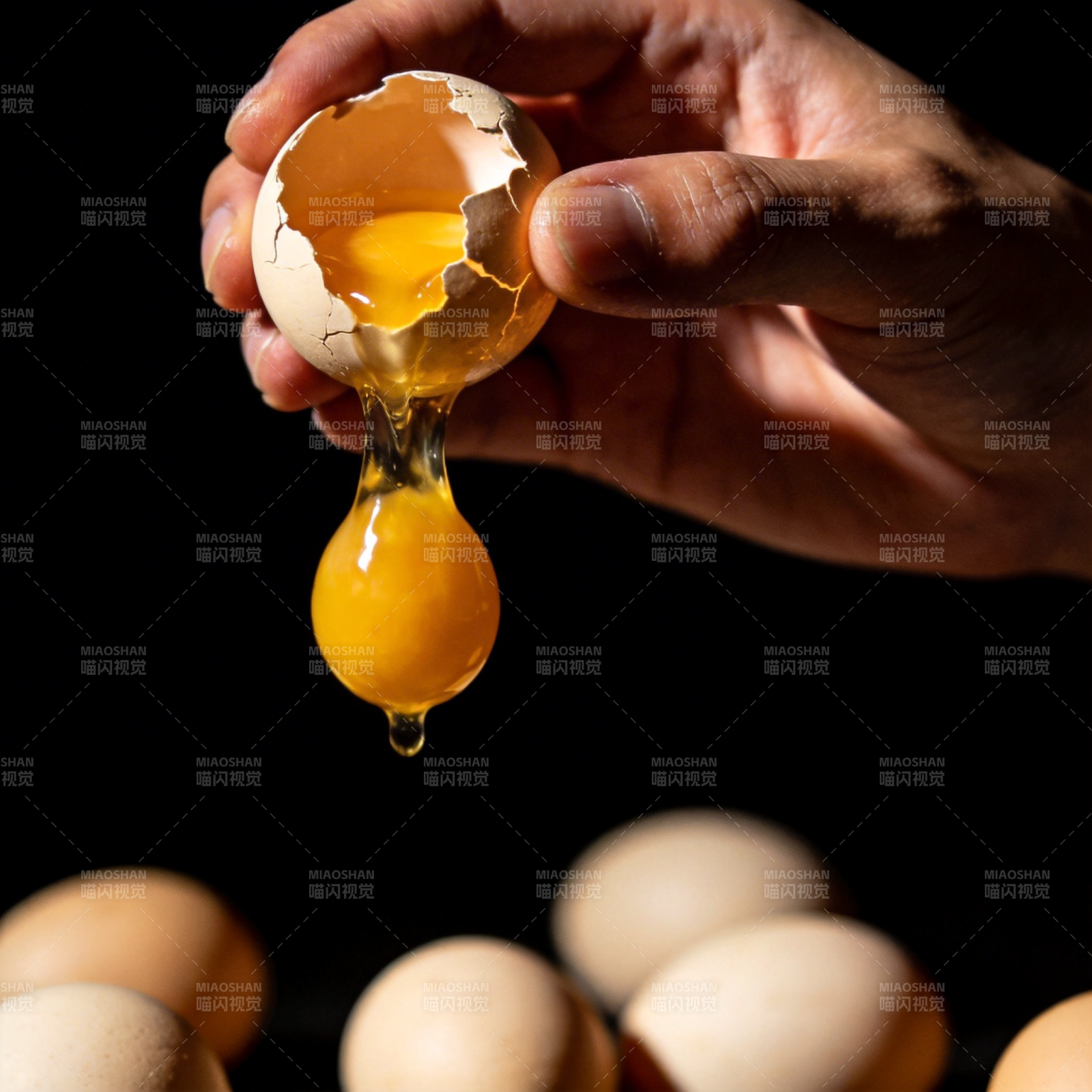 蛋黄滴落瞬间图片