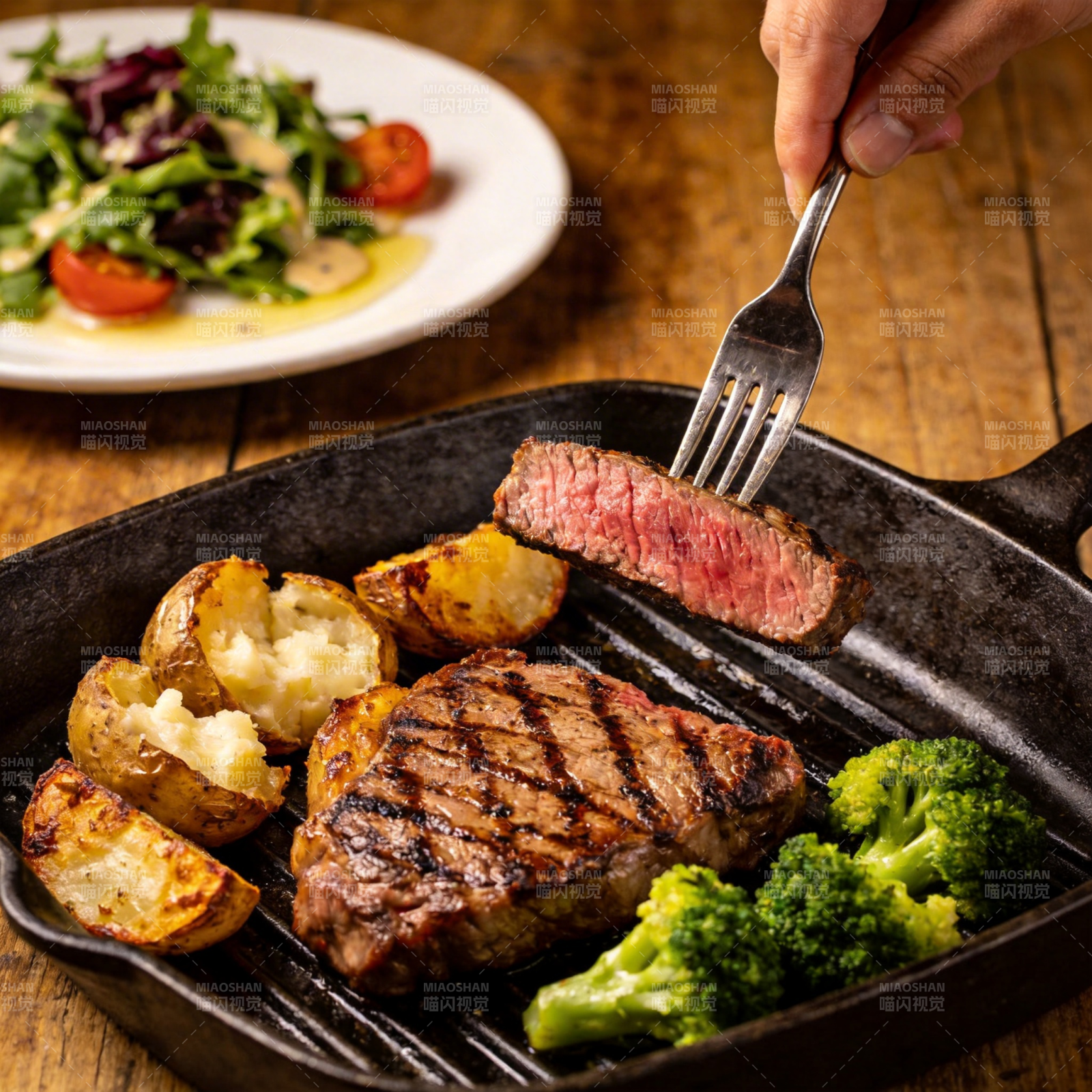 牛排配烤蔬菜图片