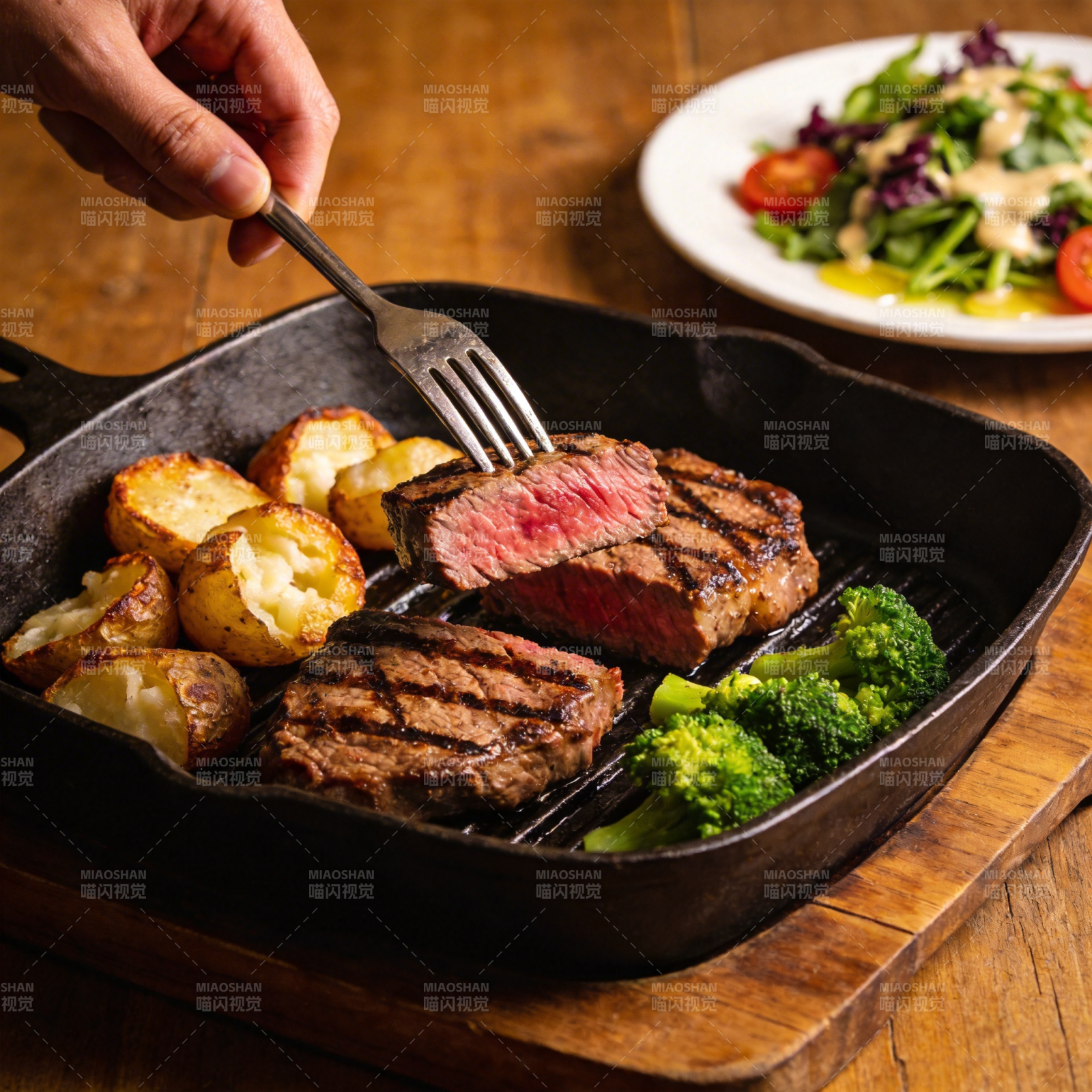 牛排配烤蔬菜图片