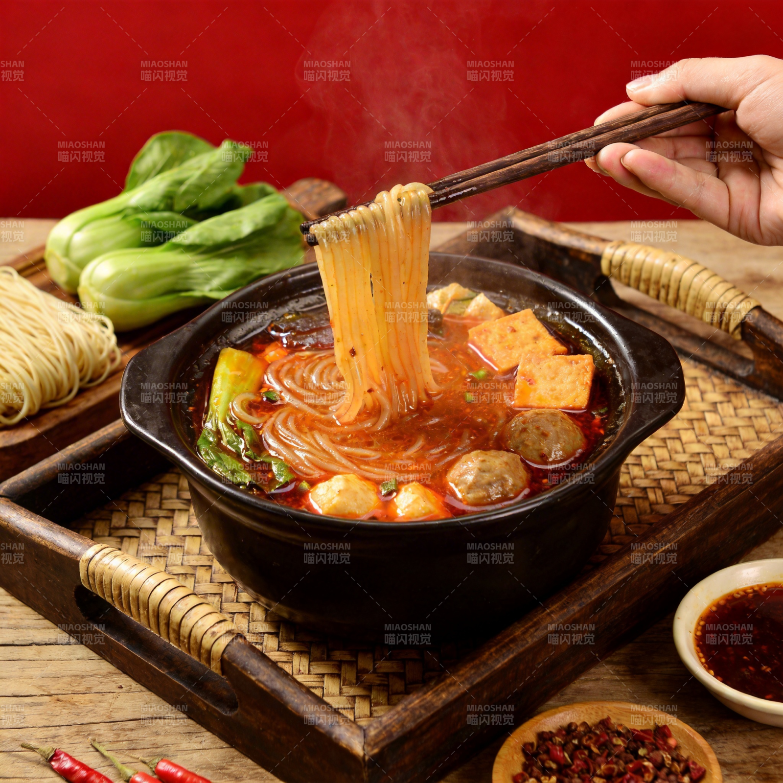 热辣酸汤面图片