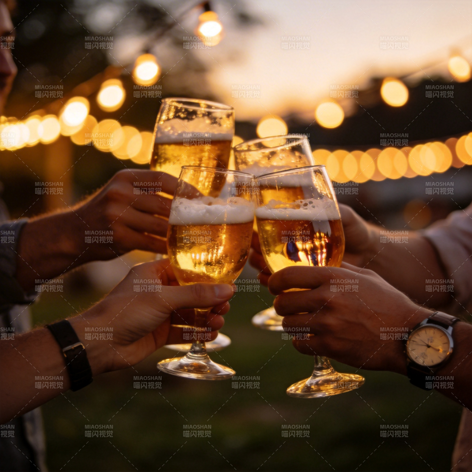 举杯共庆美好时光图片