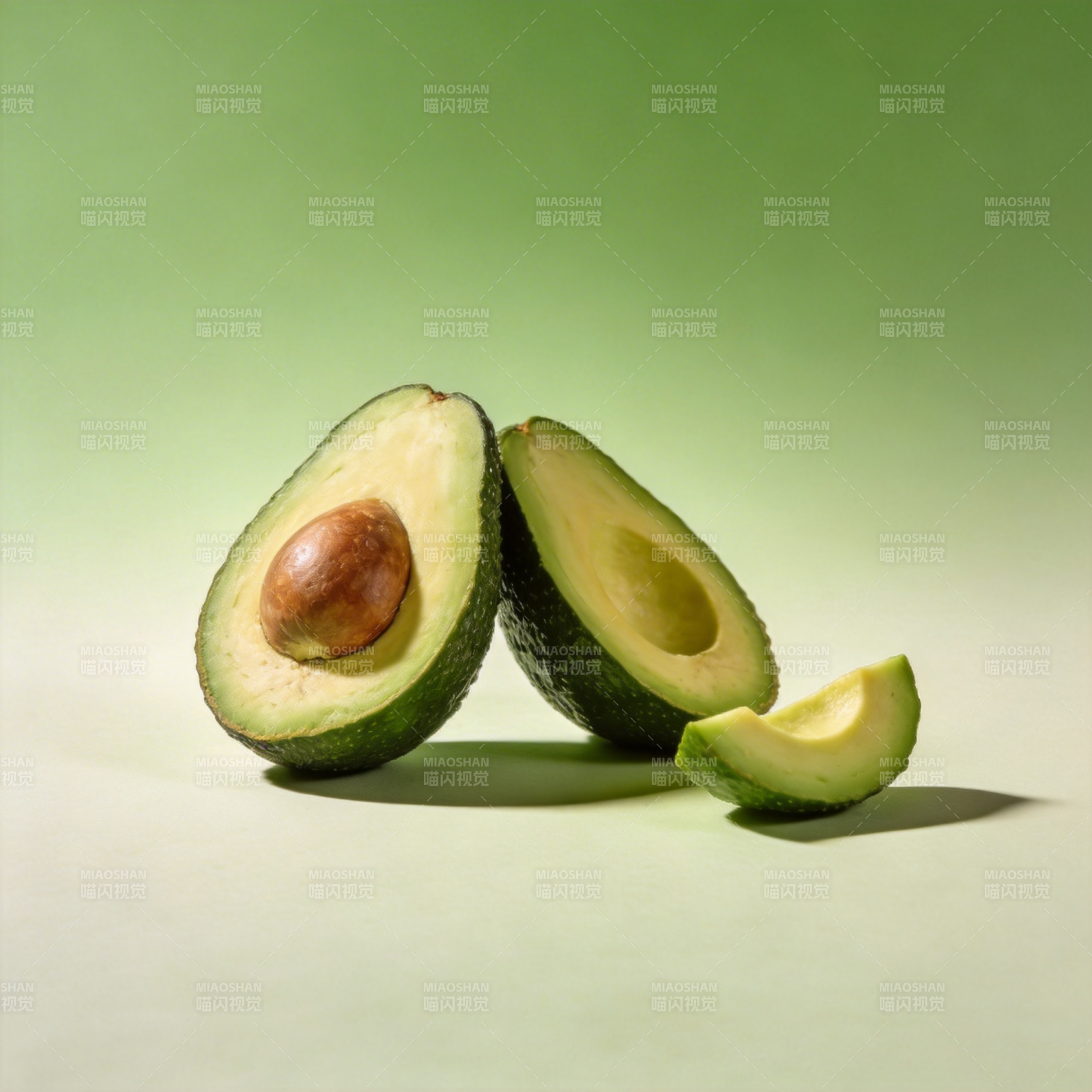 牛油果切开特写图片