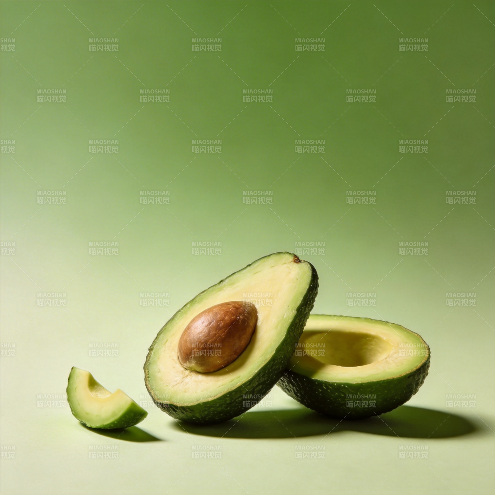 牛油果切开特写图片