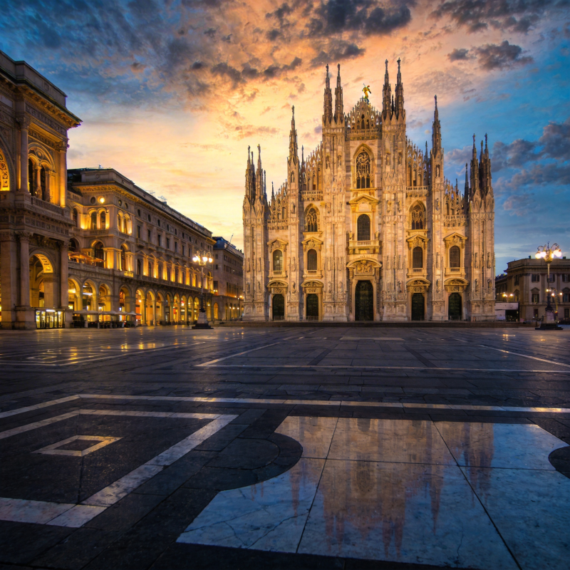 米兰大教堂晨曦图片