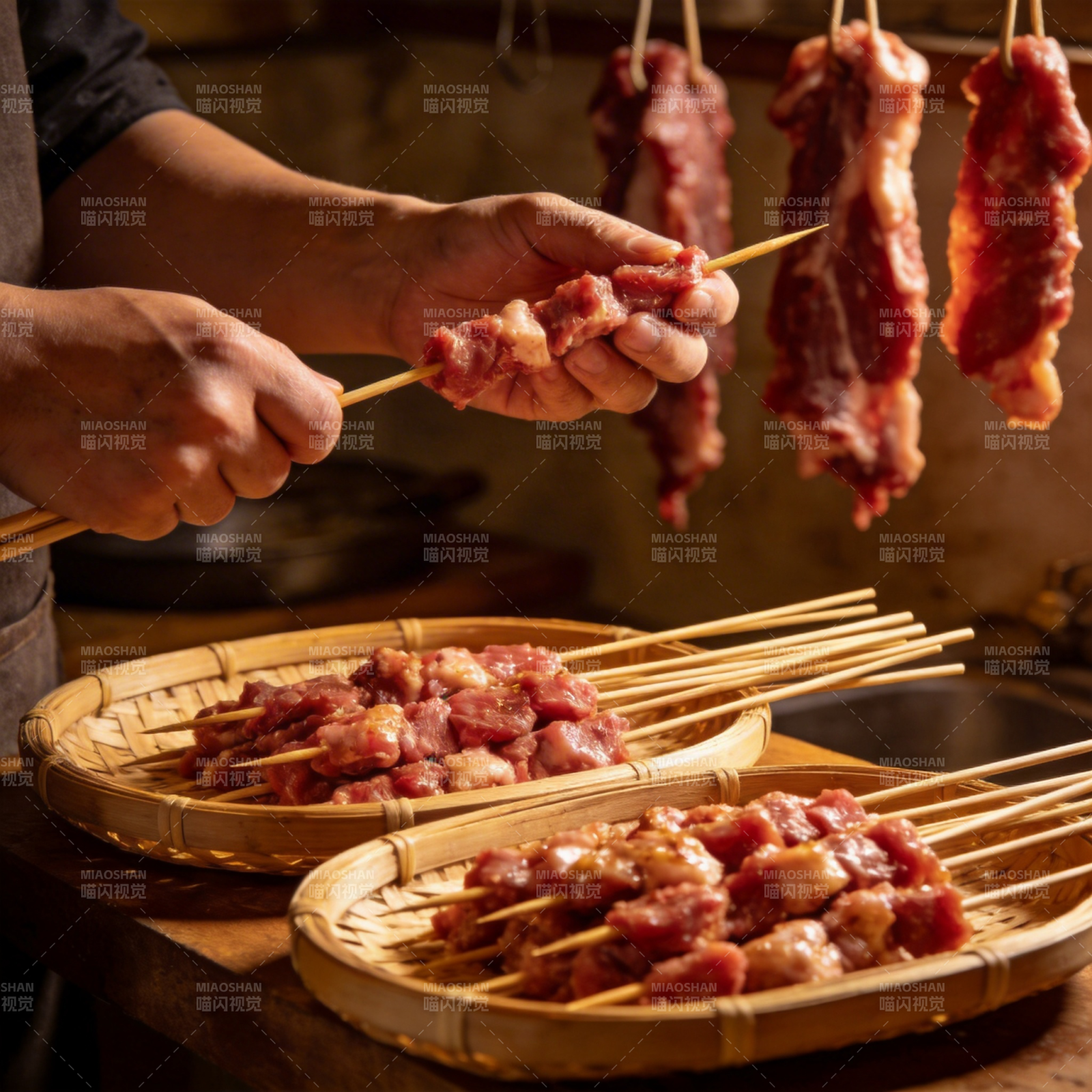 烤肉串制作中图片