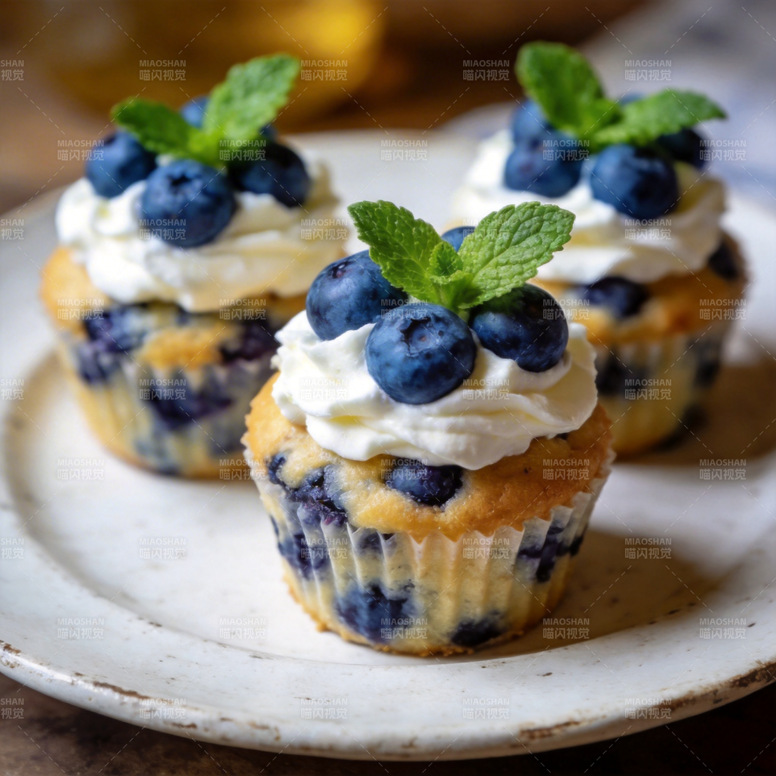 蓝莓奶油小蛋糕图片