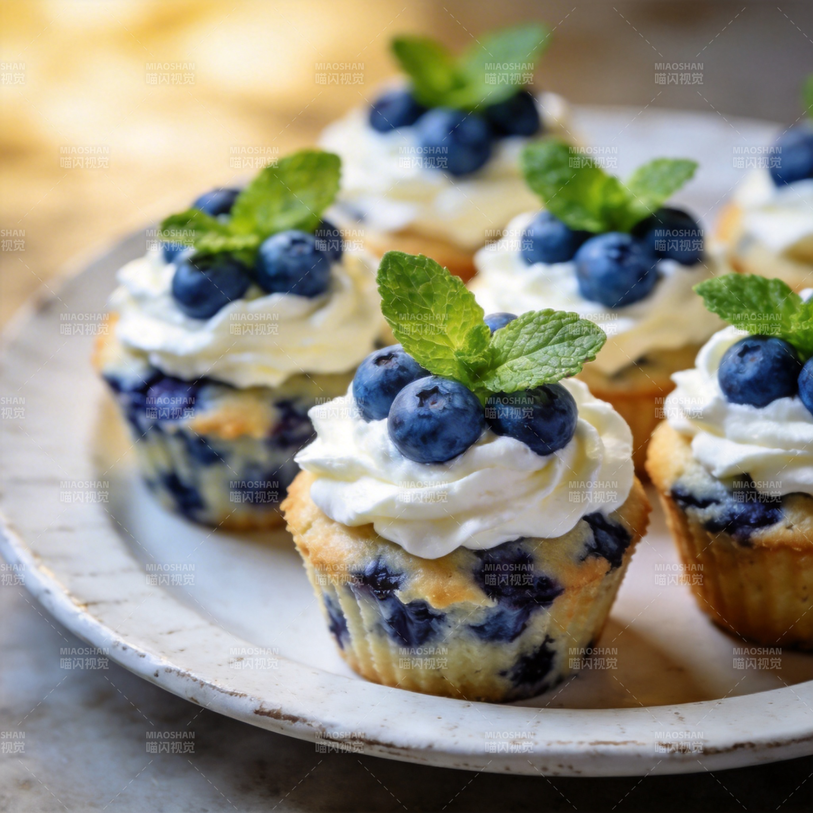 蓝莓奶油小蛋糕图片