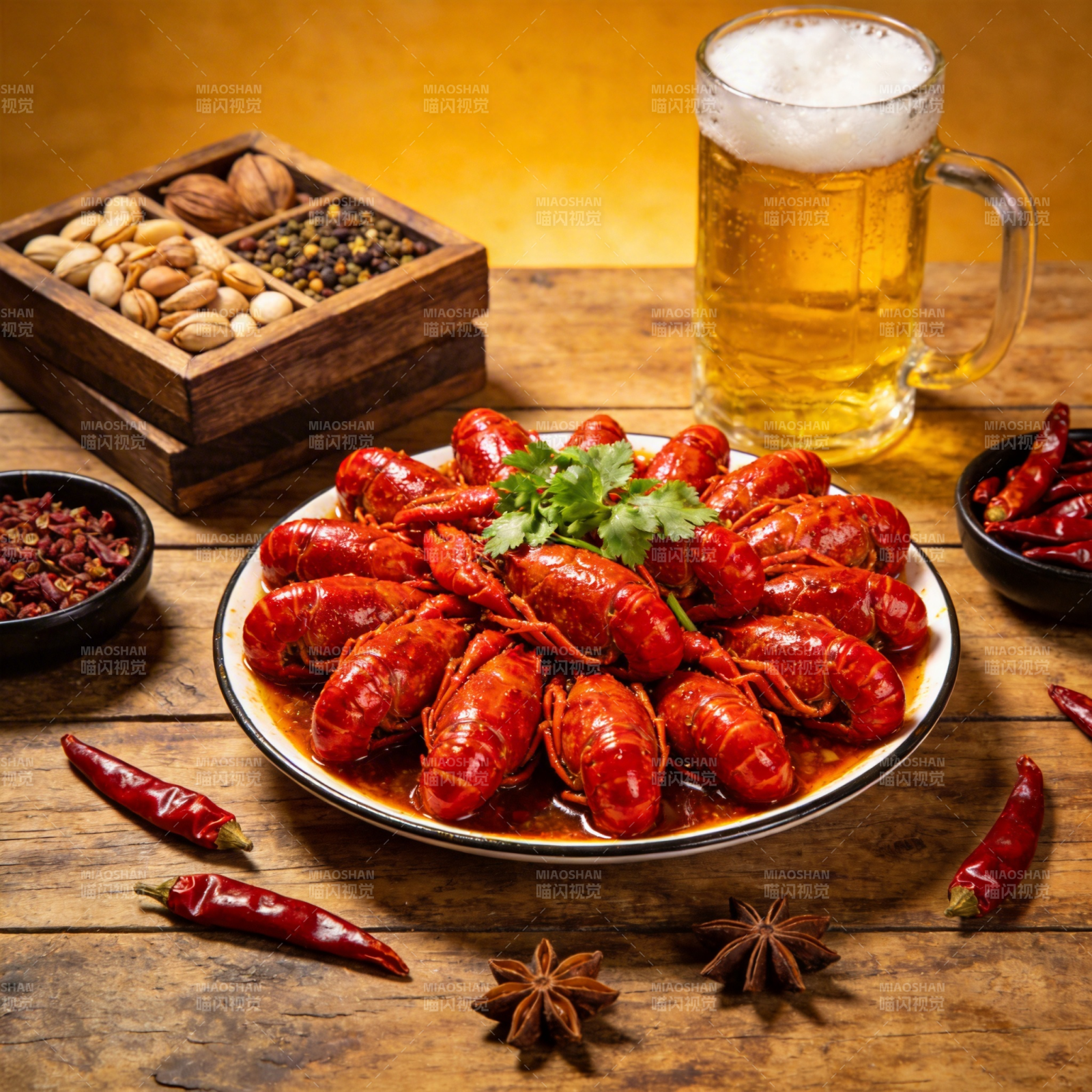 麻辣小龙虾配啤酒图片