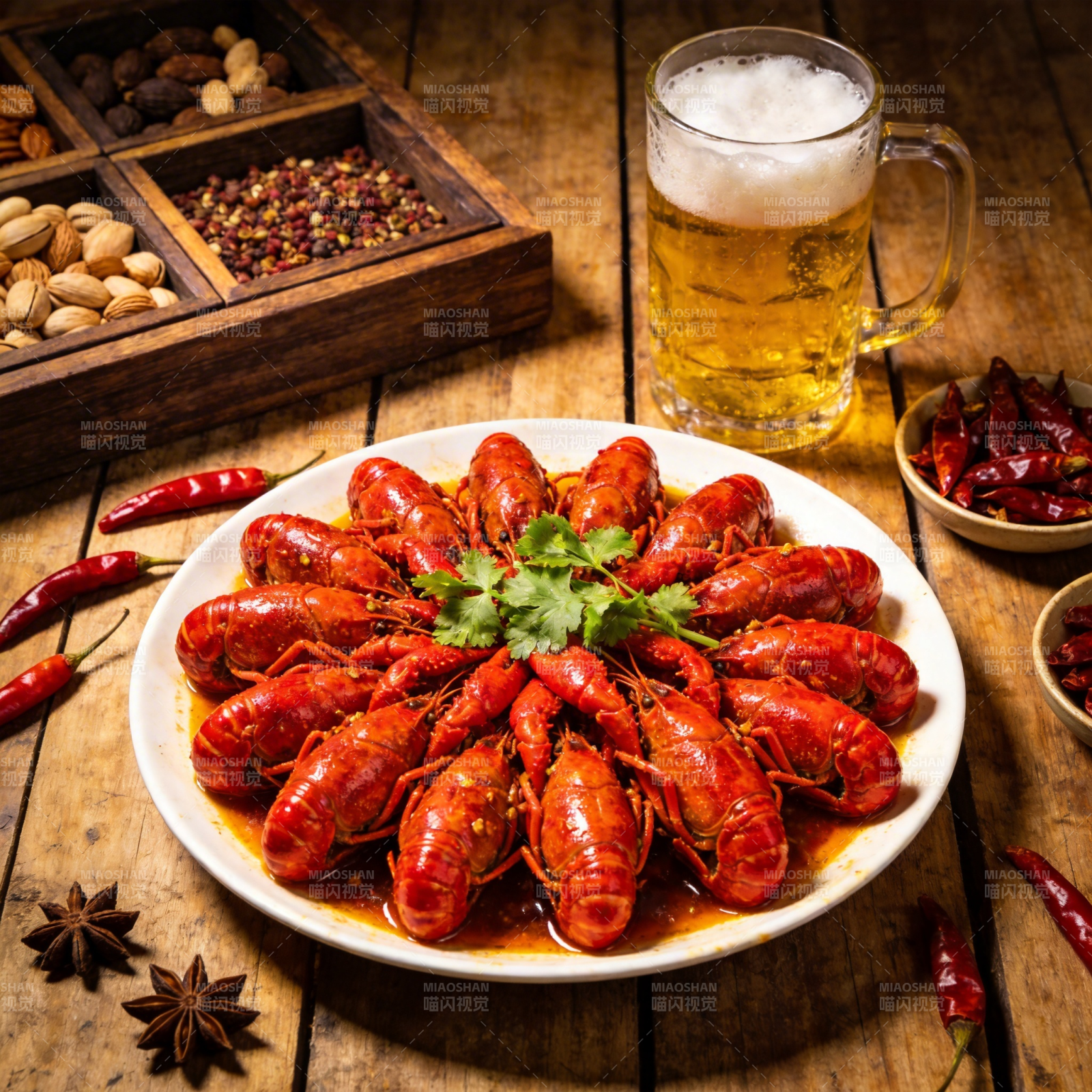 麻辣小龙虾配啤酒图片