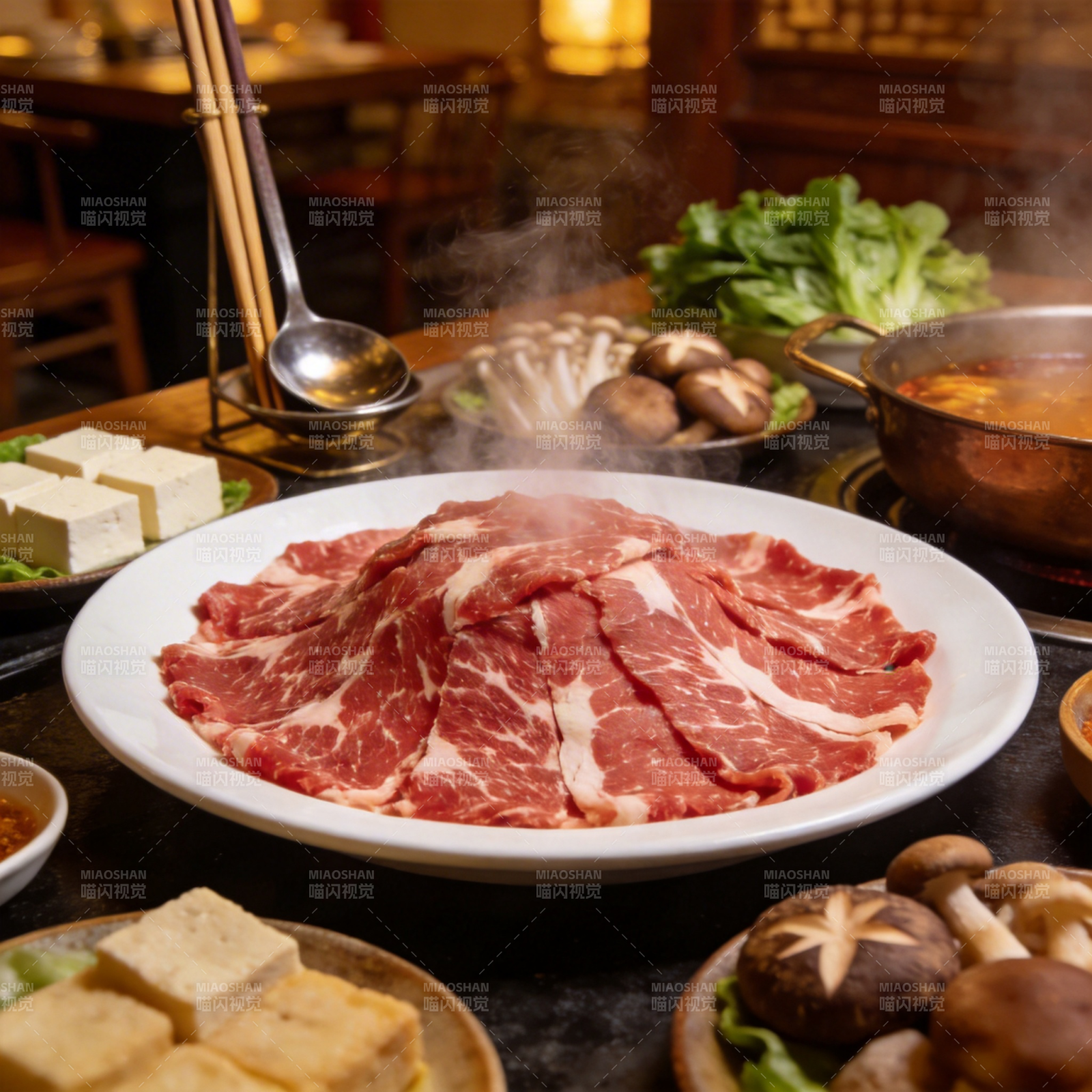 热气腾腾的火锅盛宴图片