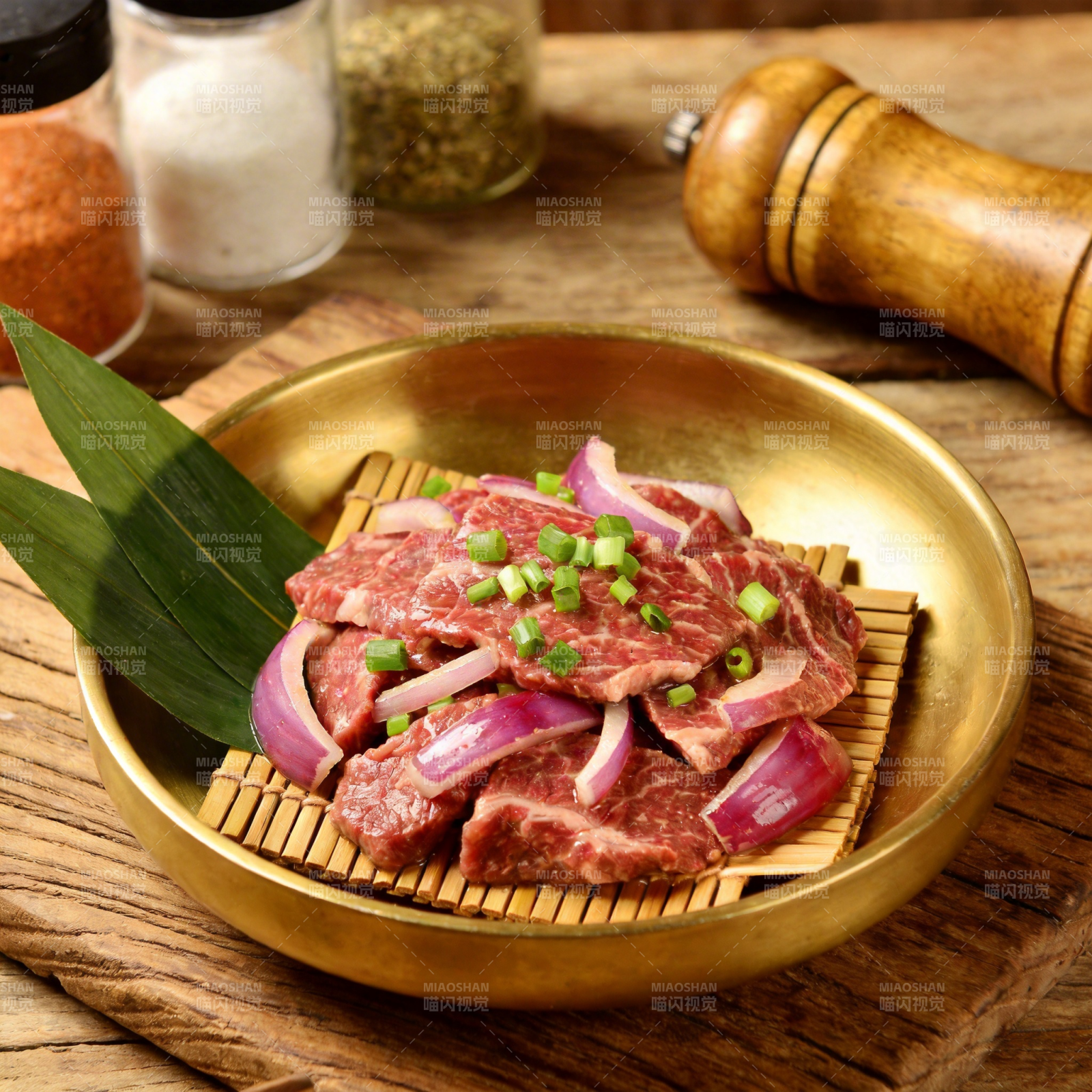 牛肉片配洋葱葱花图片