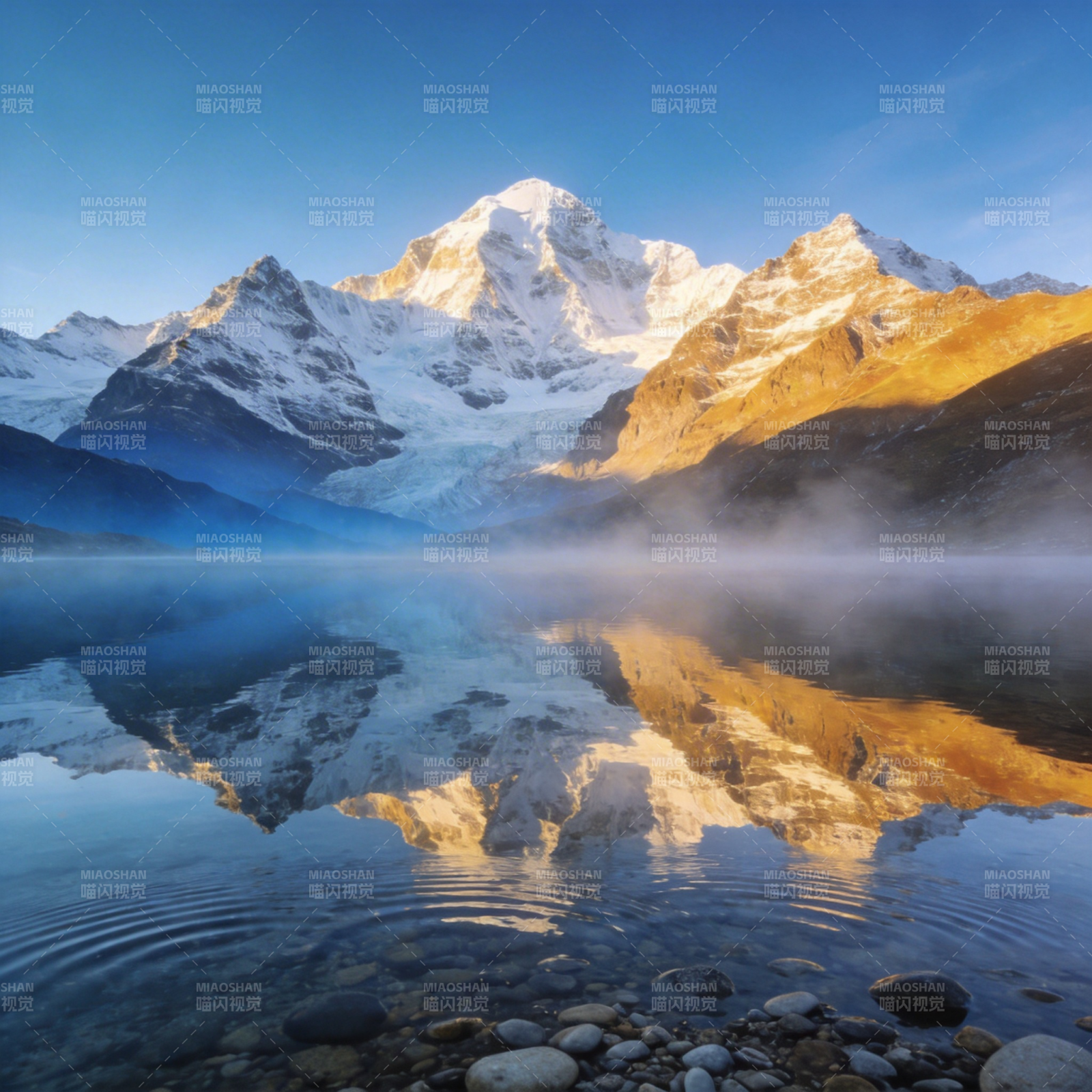 雪山倒影湖光图片