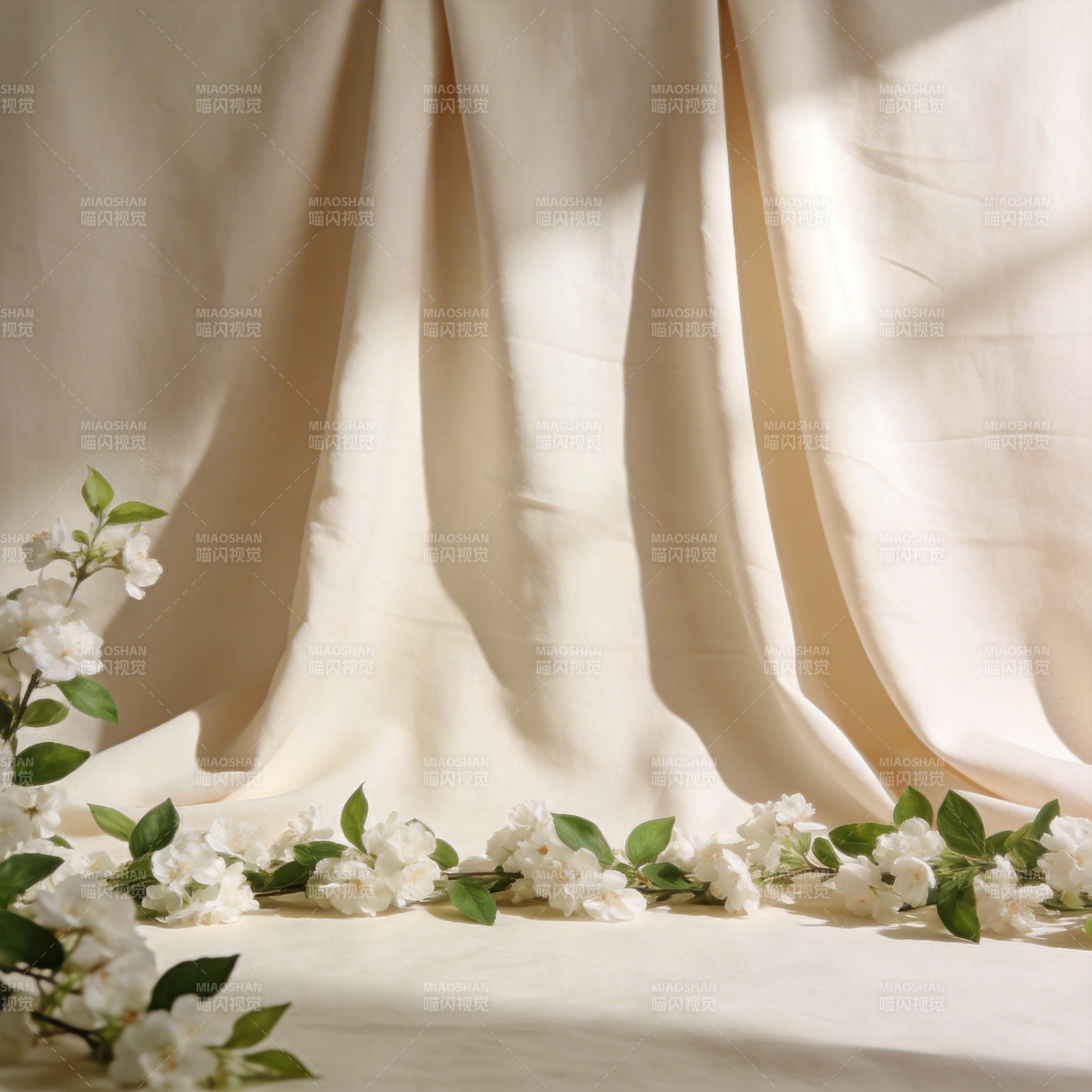 白花垂帘光影图片