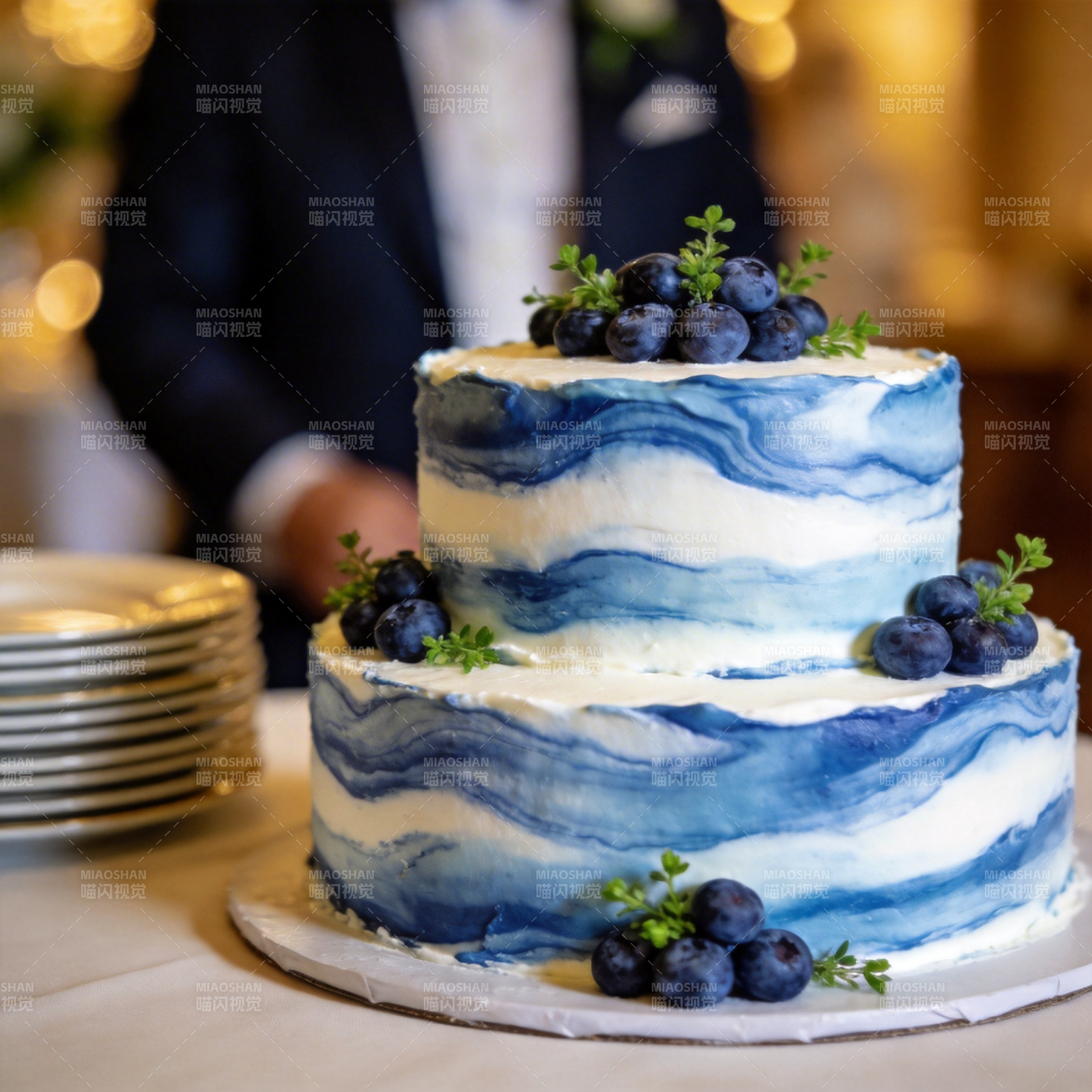 蓝白渐变婚礼蛋糕图片