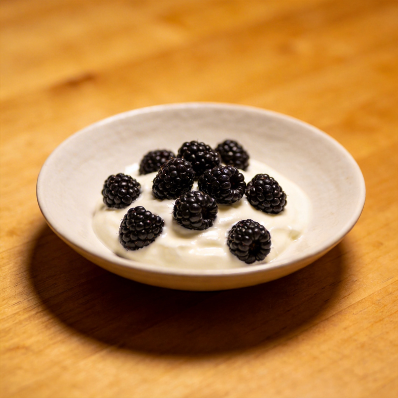 酸奶配黑莓图片