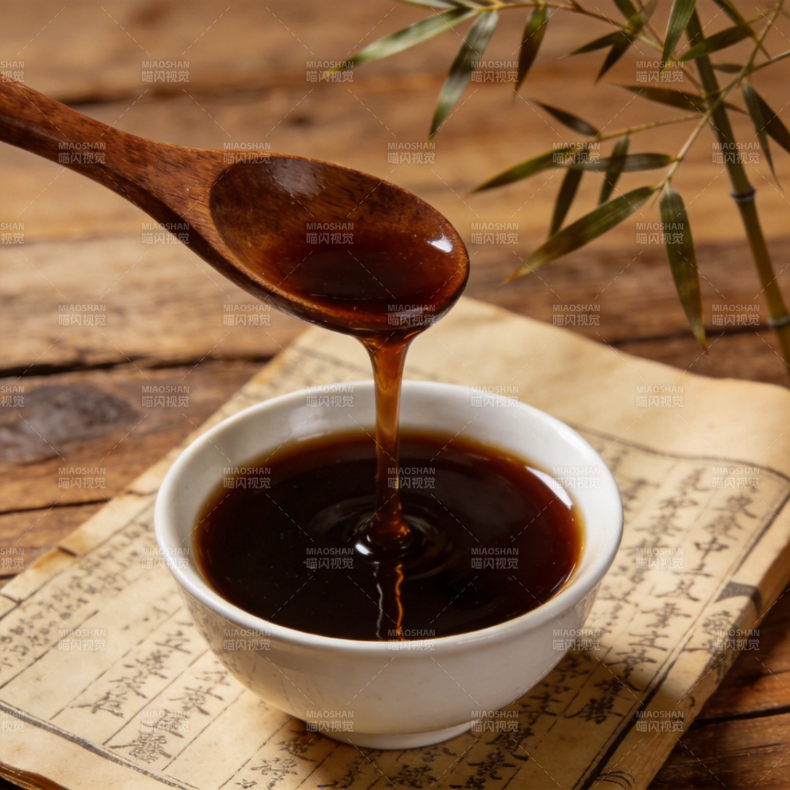 古法熬制秘方膏图片