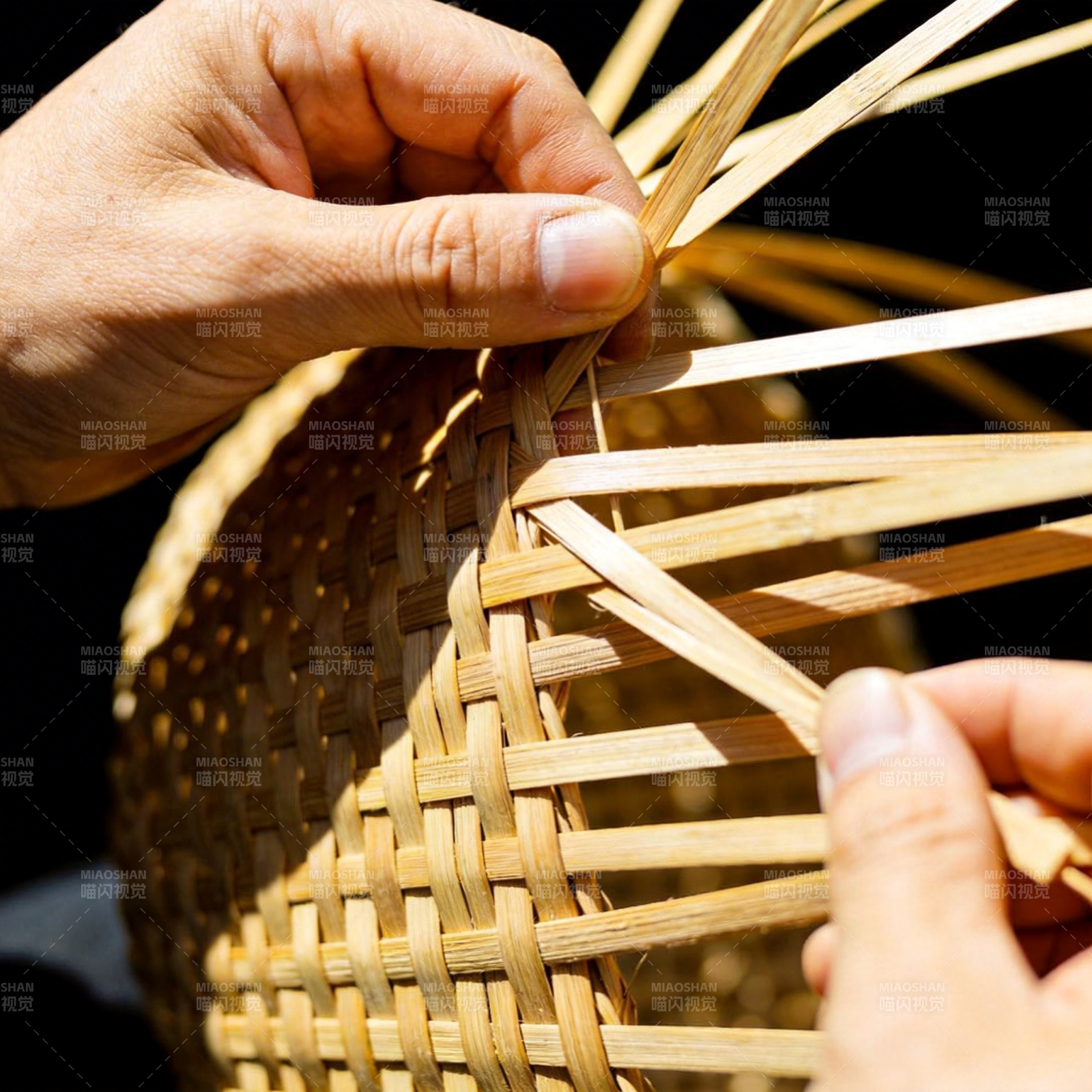 手工编织竹篮图片