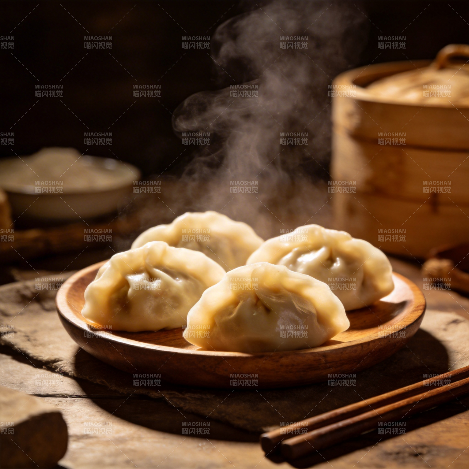 热腾腾的饺子图片