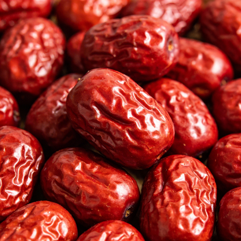 鲜红饱满的红枣图片
