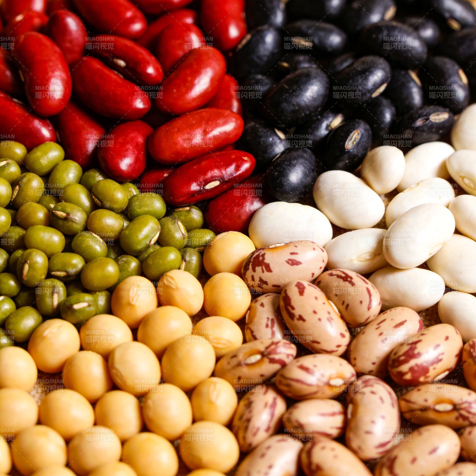 五彩豆类盛宴图片