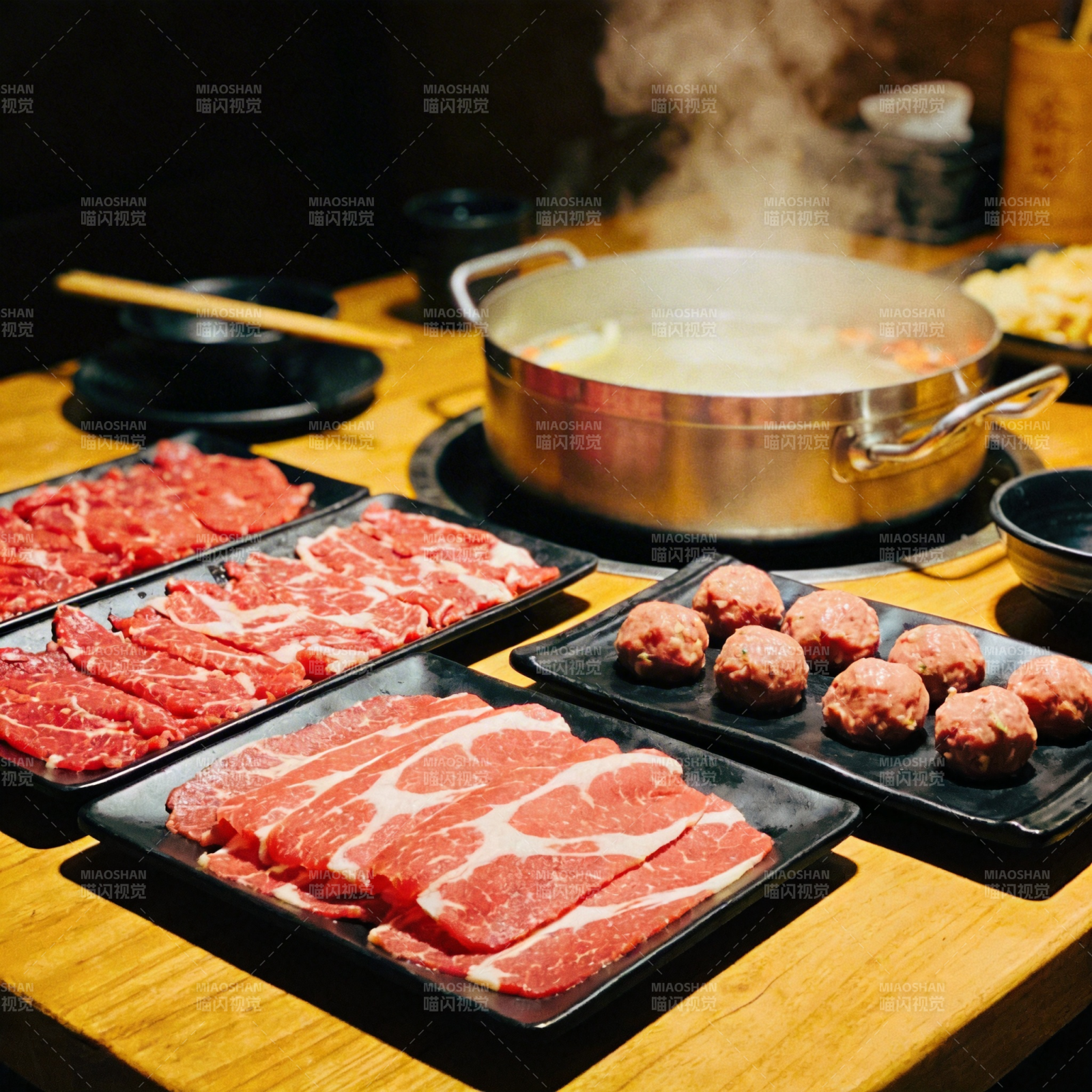 火锅盛宴 肉香四溢图片