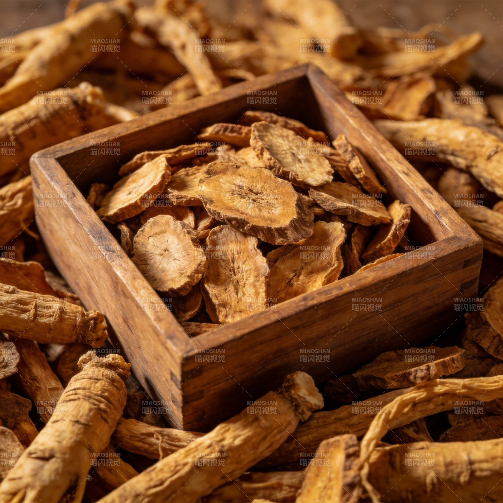 参片木盒盛装图片