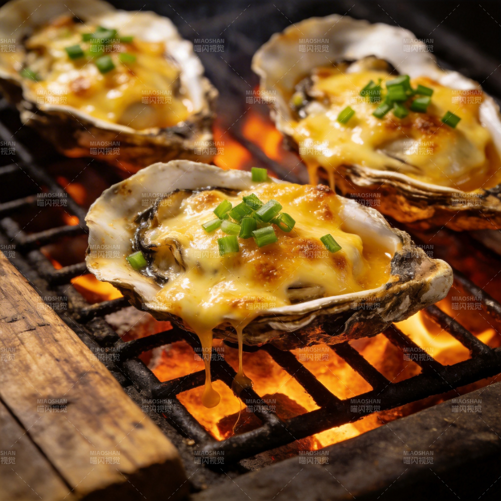 烤生蚝芝士拉丝图片