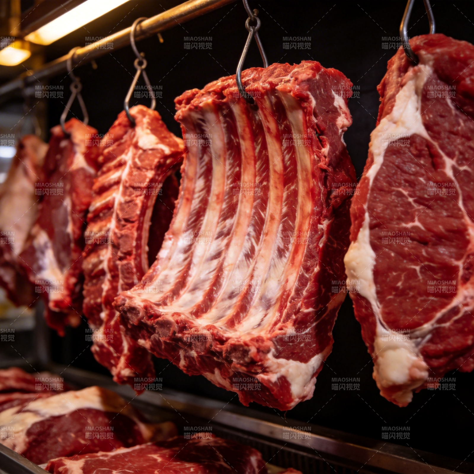 新鲜牛肉悬挂展示图片