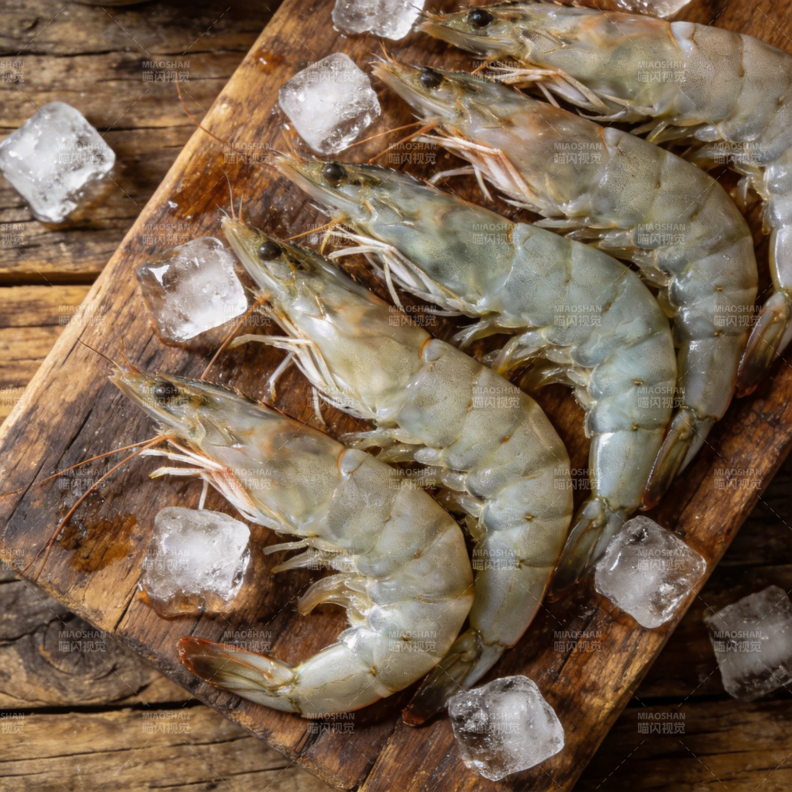 新鲜冰虾摆盘图片