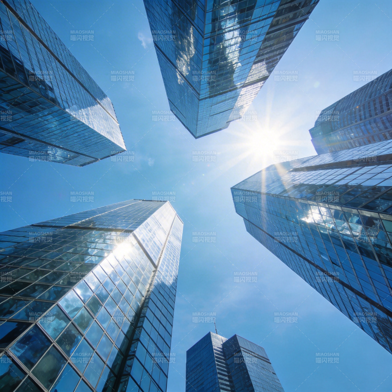 摩天大楼仰望天空图片