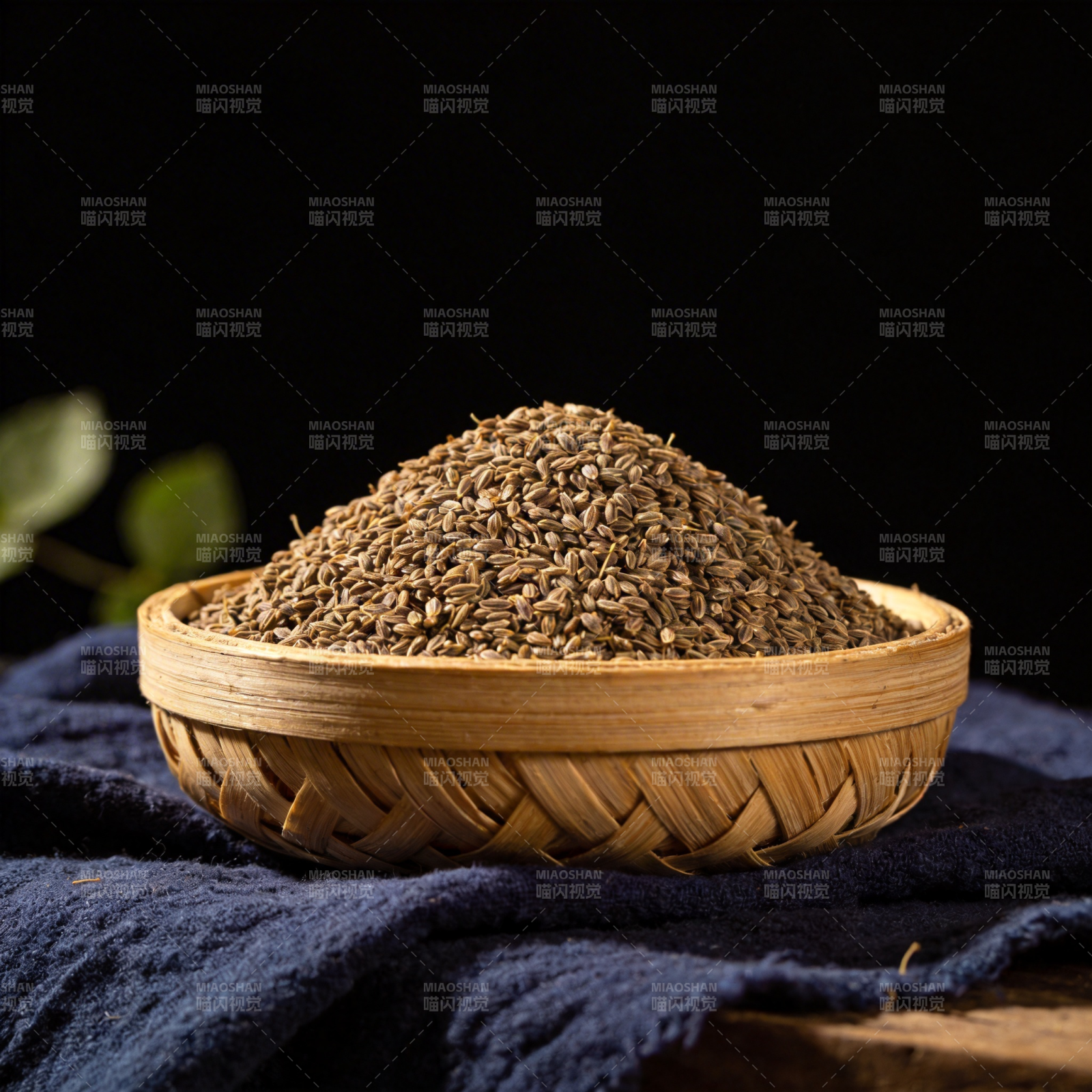 香料籽粒满篮盛图片