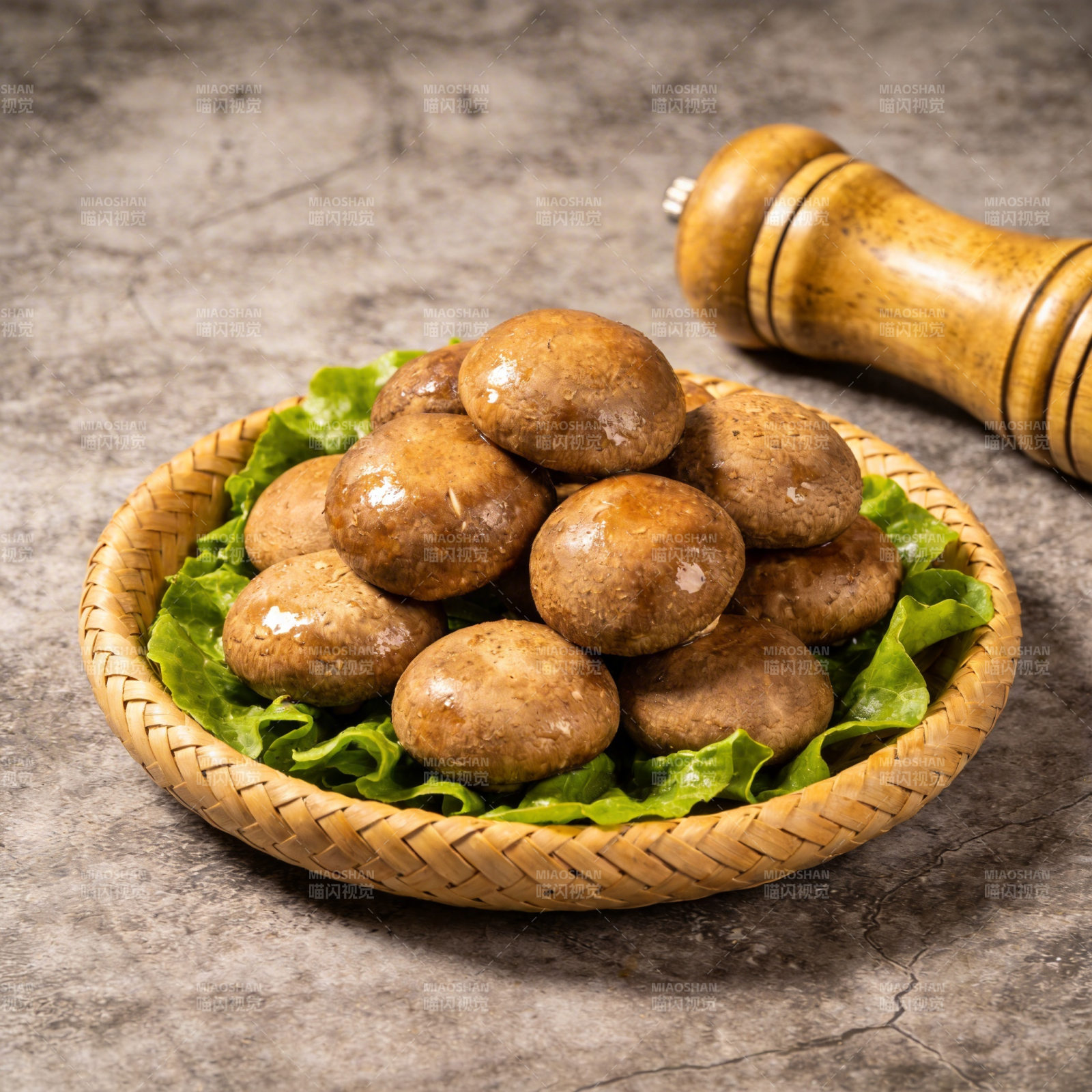 鲜嫩口蘑摆盘图片