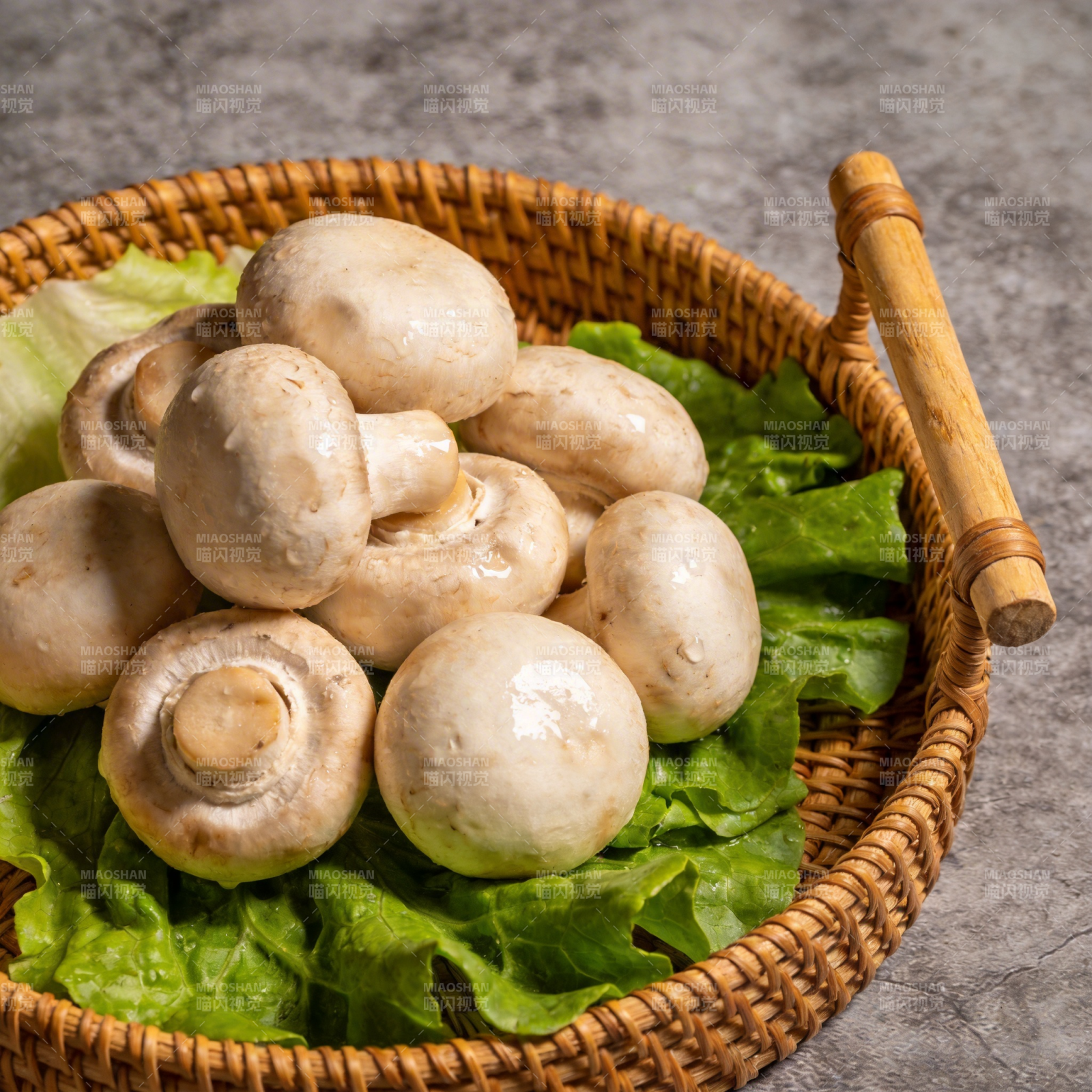 新鲜香菇摆盘图片