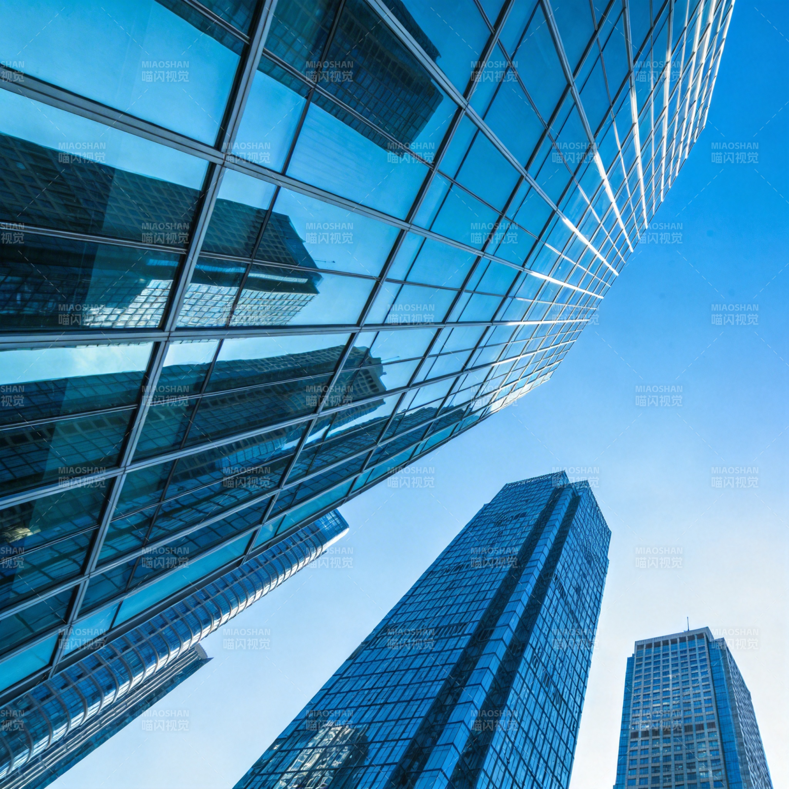 摩天大楼仰视图图片