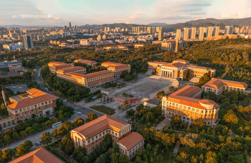 校园晨曦美景图片