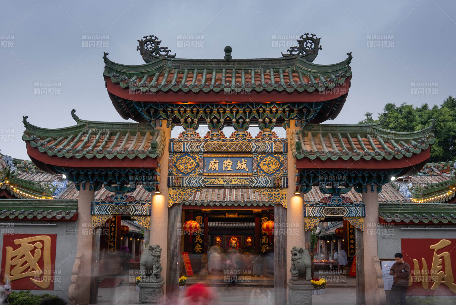 城隍庙门前景象图片