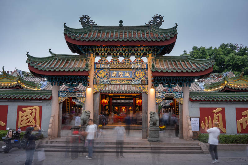 城隍庙前人影匆匆图片