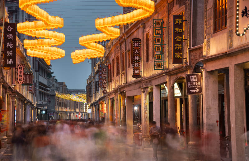 灯火辉煌古街夜图片