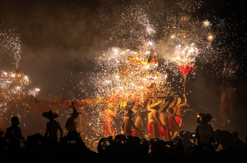 火舞盛宴夜狂欢图片