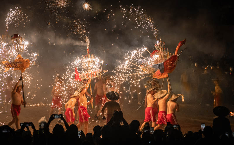 火舞狂欢夜图片