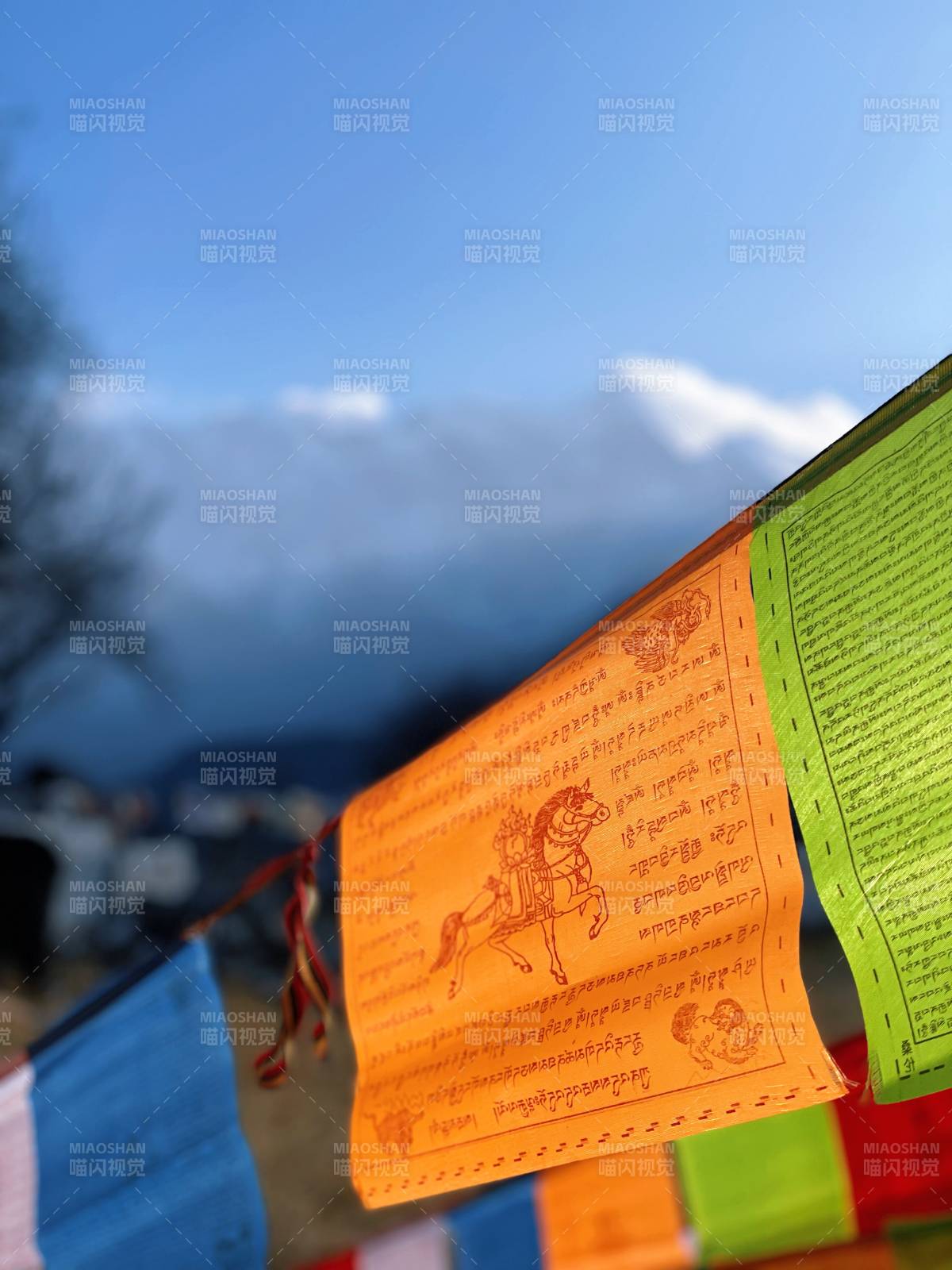 经幡飘扬祈福平安图片